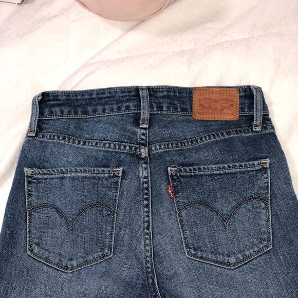 Women’s Levi High Rise Skinny Jeans - Picture 2 of 6